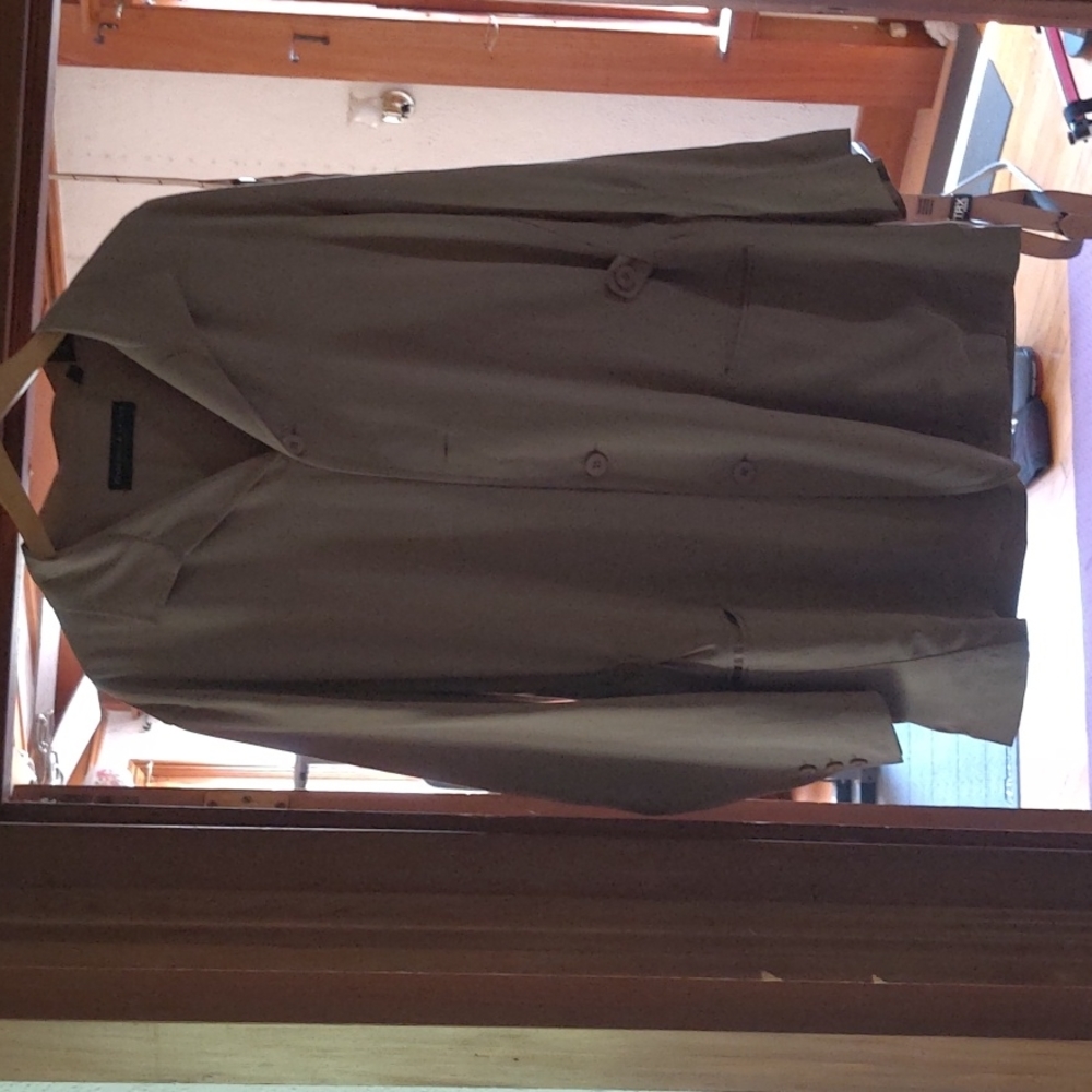 Donna Karan New York 100 % silk lightweight men's spring jacket.